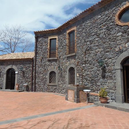 Отель Le Cisterne Dell'Etna Calcerana-Marina Экстерьер фото