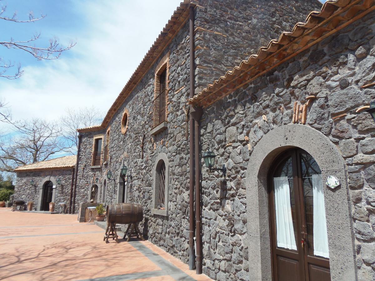 Отель Le Cisterne Dell'Etna Calcerana-Marina Экстерьер фото