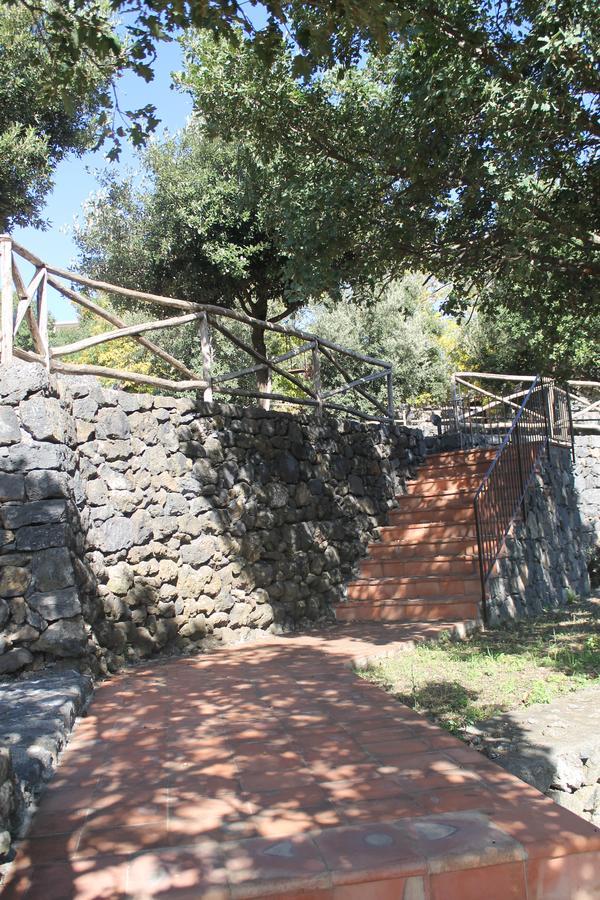 Отель Le Cisterne Dell'Etna Calcerana-Marina Экстерьер фото