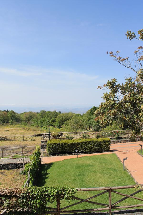 Отель Le Cisterne Dell'Etna Calcerana-Marina Экстерьер фото